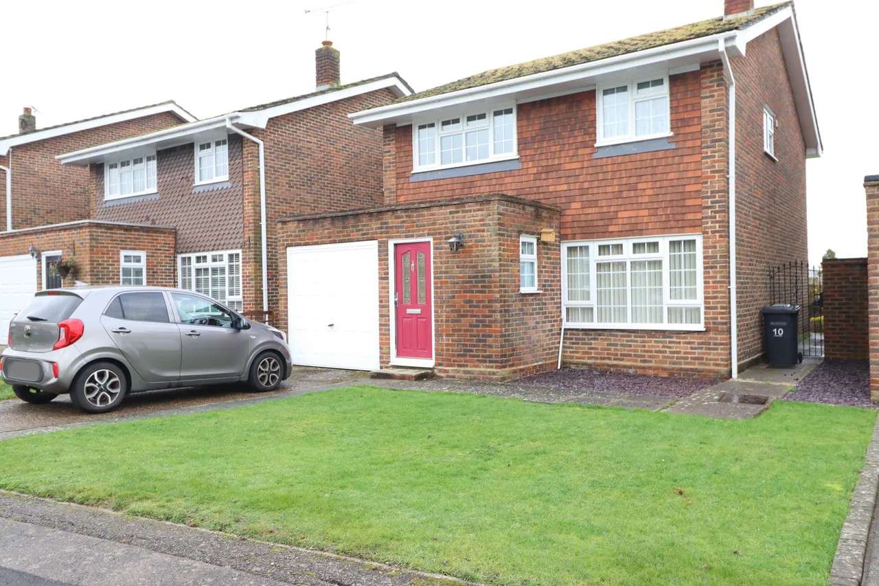 3 bed house for sale — Lakeside, Rayleigh, Essex, SS6 9LA