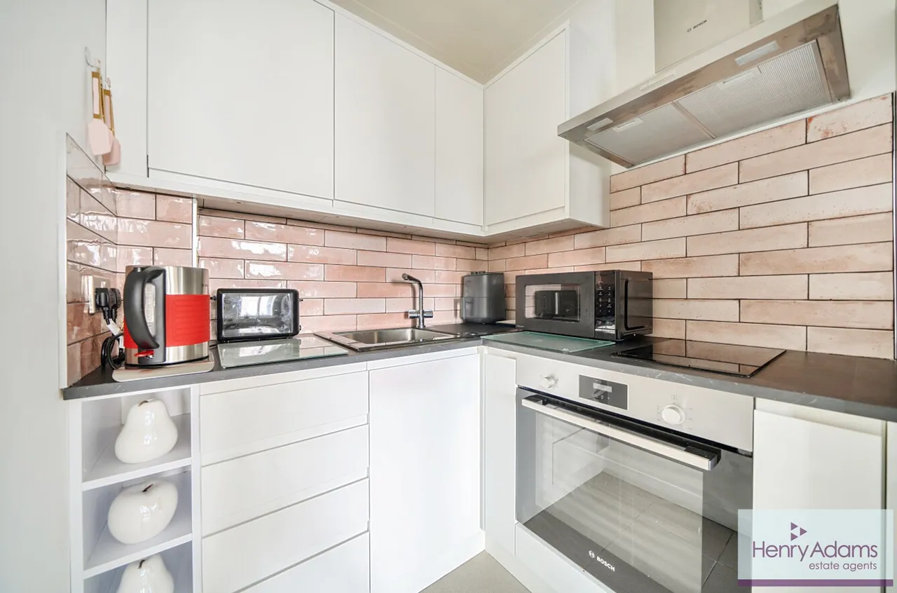 Charles Street, Lavant Court, GU32, photo 4