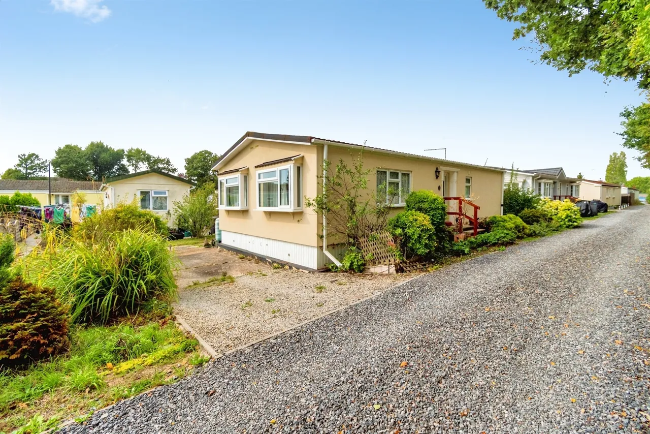 Avondale Park, Colden Common, SO21, photo 15