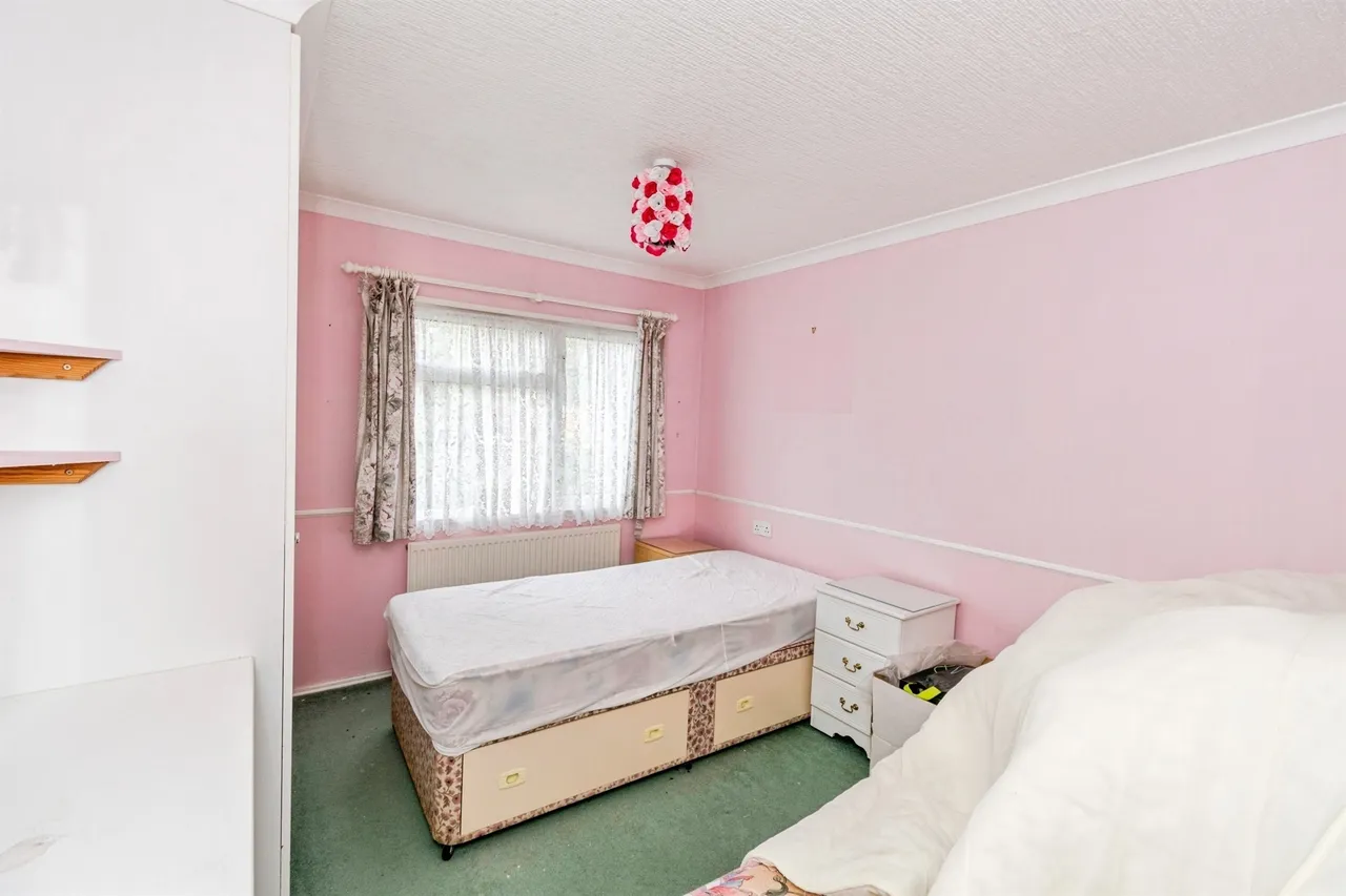 Avondale Park, Colden Common, SO21, photo 6