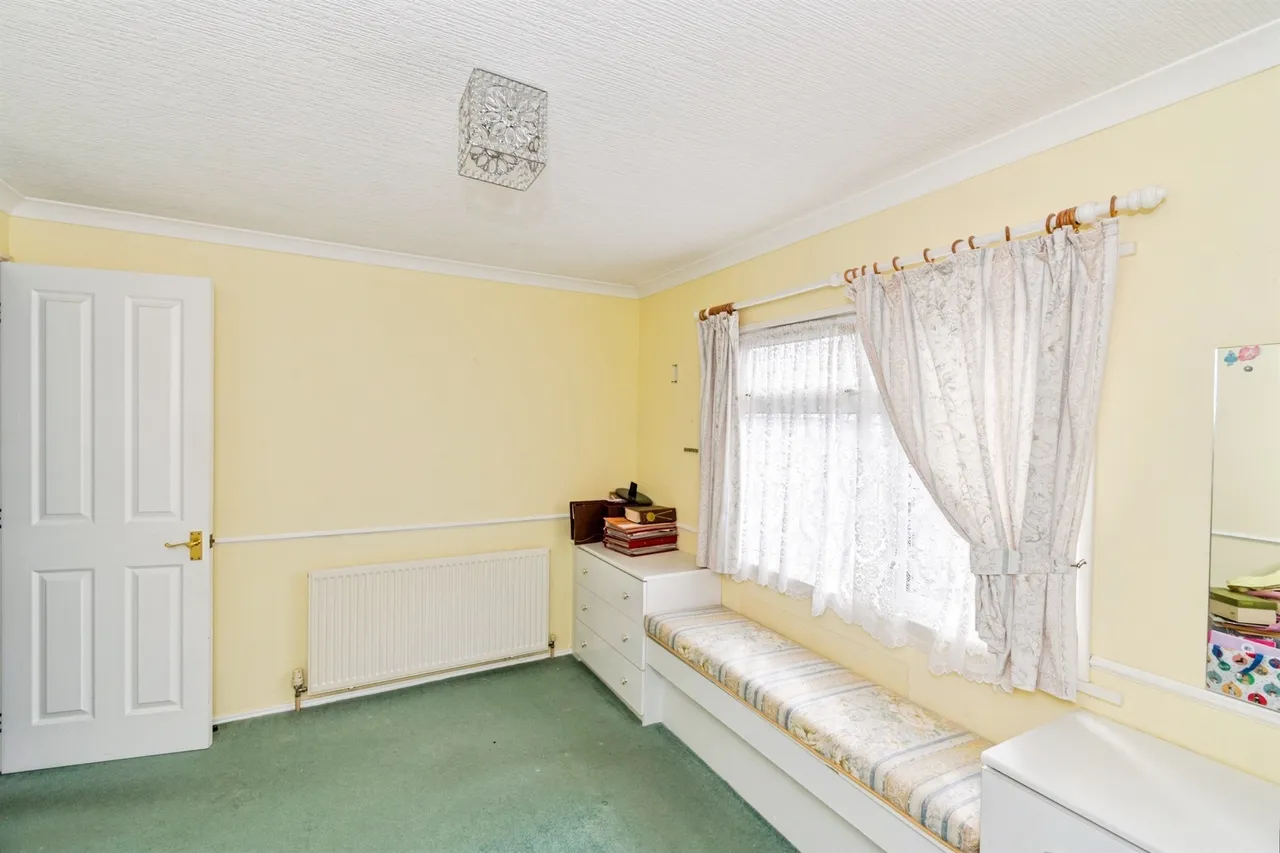 Avondale Park, Colden Common, SO21, photo 5