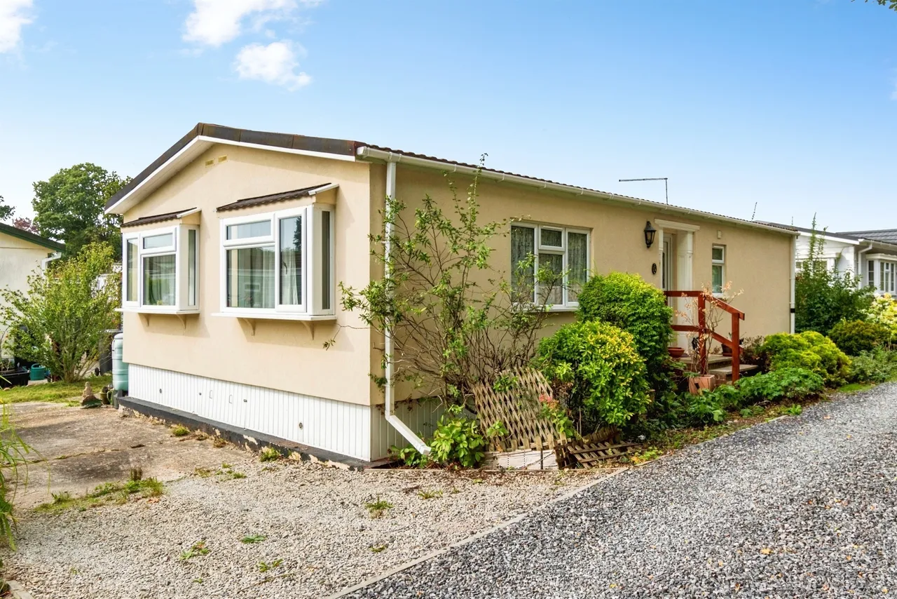 2 bed park home for sale, Avondale Park, Colden Common, SO21