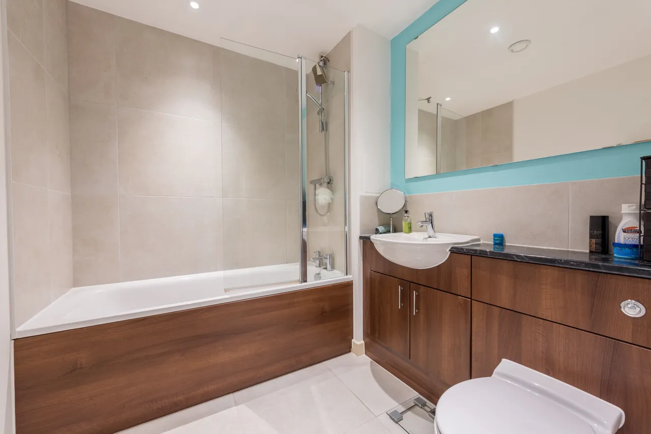 109 Westgate House, Great West Quarter, Ealing Road, Brentfort, photo 9
