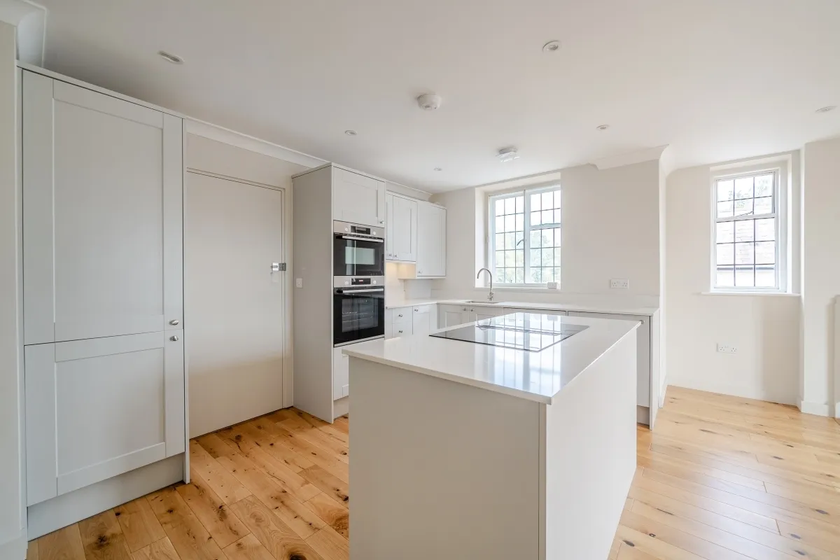 Lammas Lane, Esher KT10, photo 2