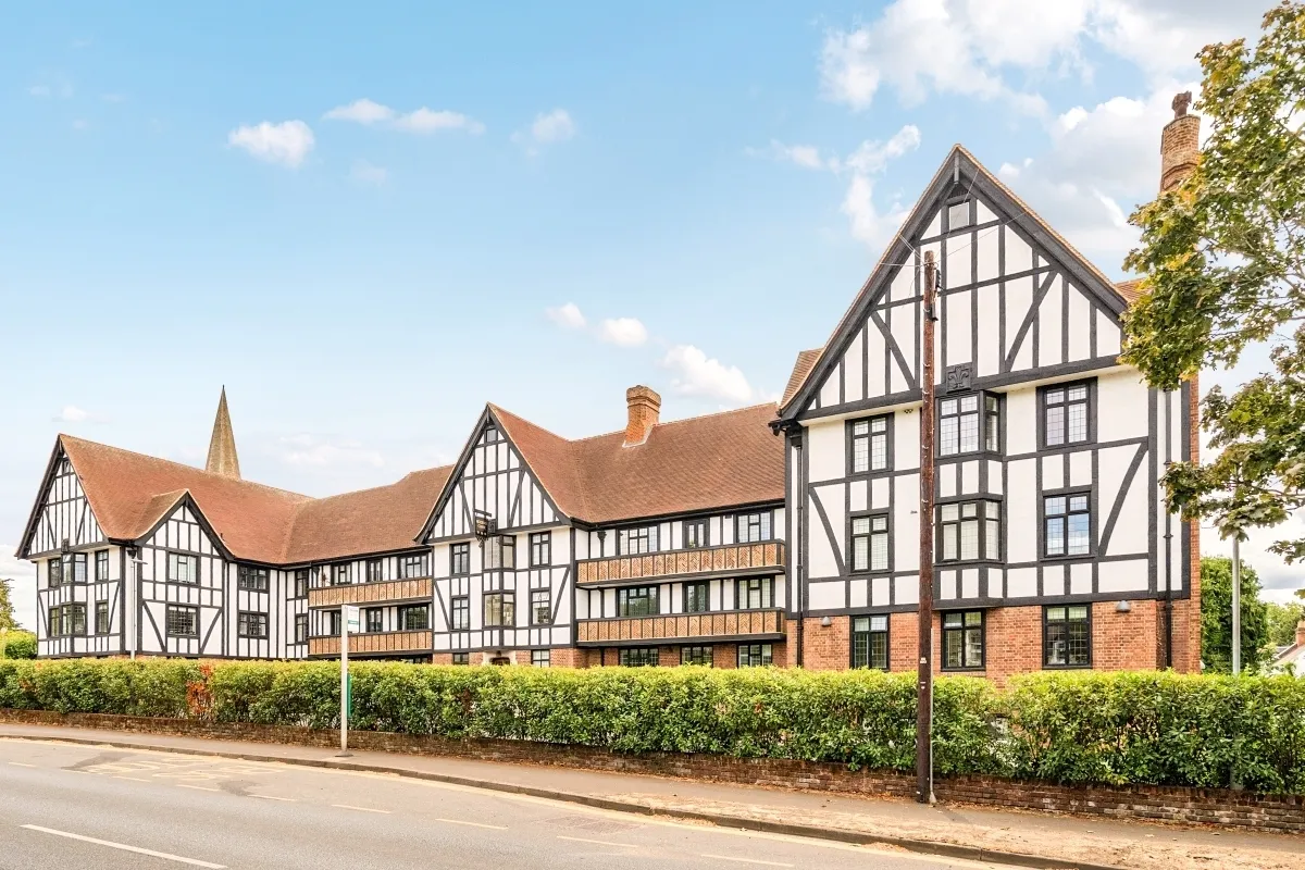 2 bed flat to rent — Lammas Lane, Esher KT10