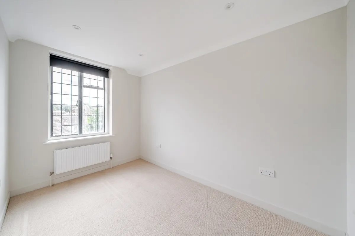 Lammas Lane, Esher KT10, photo 12