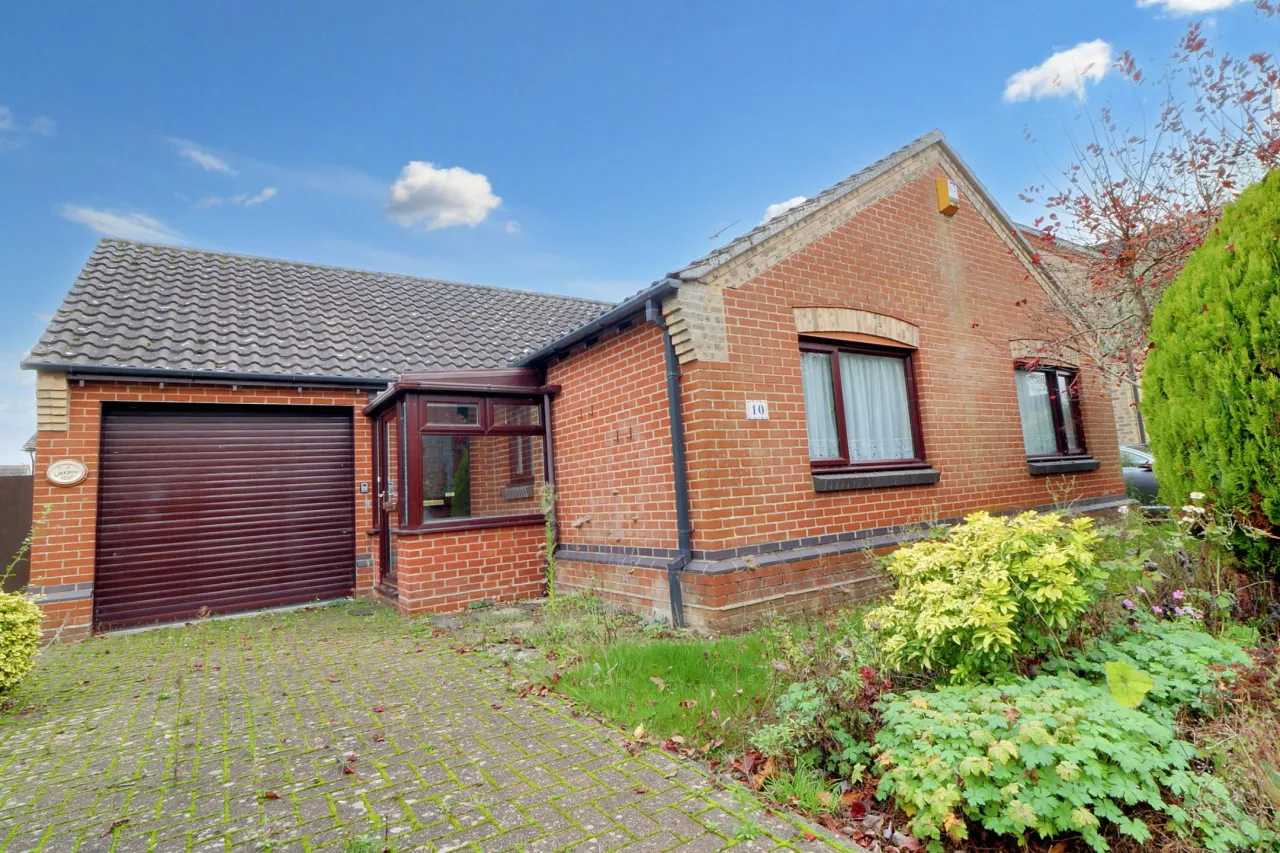 3 bed property for sale, Causeway Close, Brockdish
