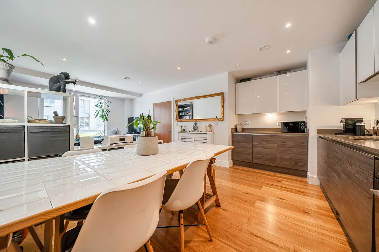 2 Gullivers Walk, London, photo 2