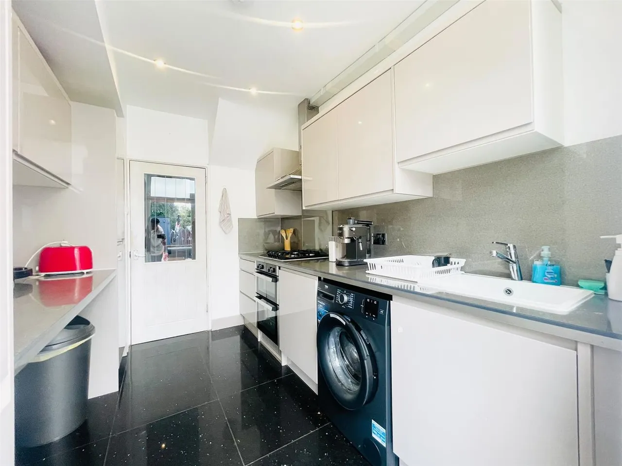 Hedgemans Road, Dagenham RM9 6DL, photo 7