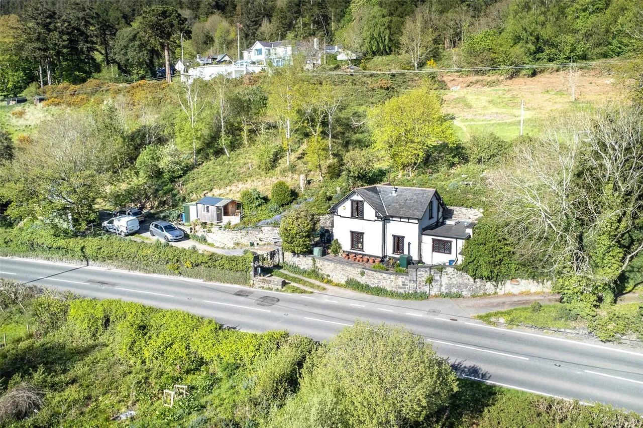 2 bed house for sale, Maenan, Llanrwst, LL26