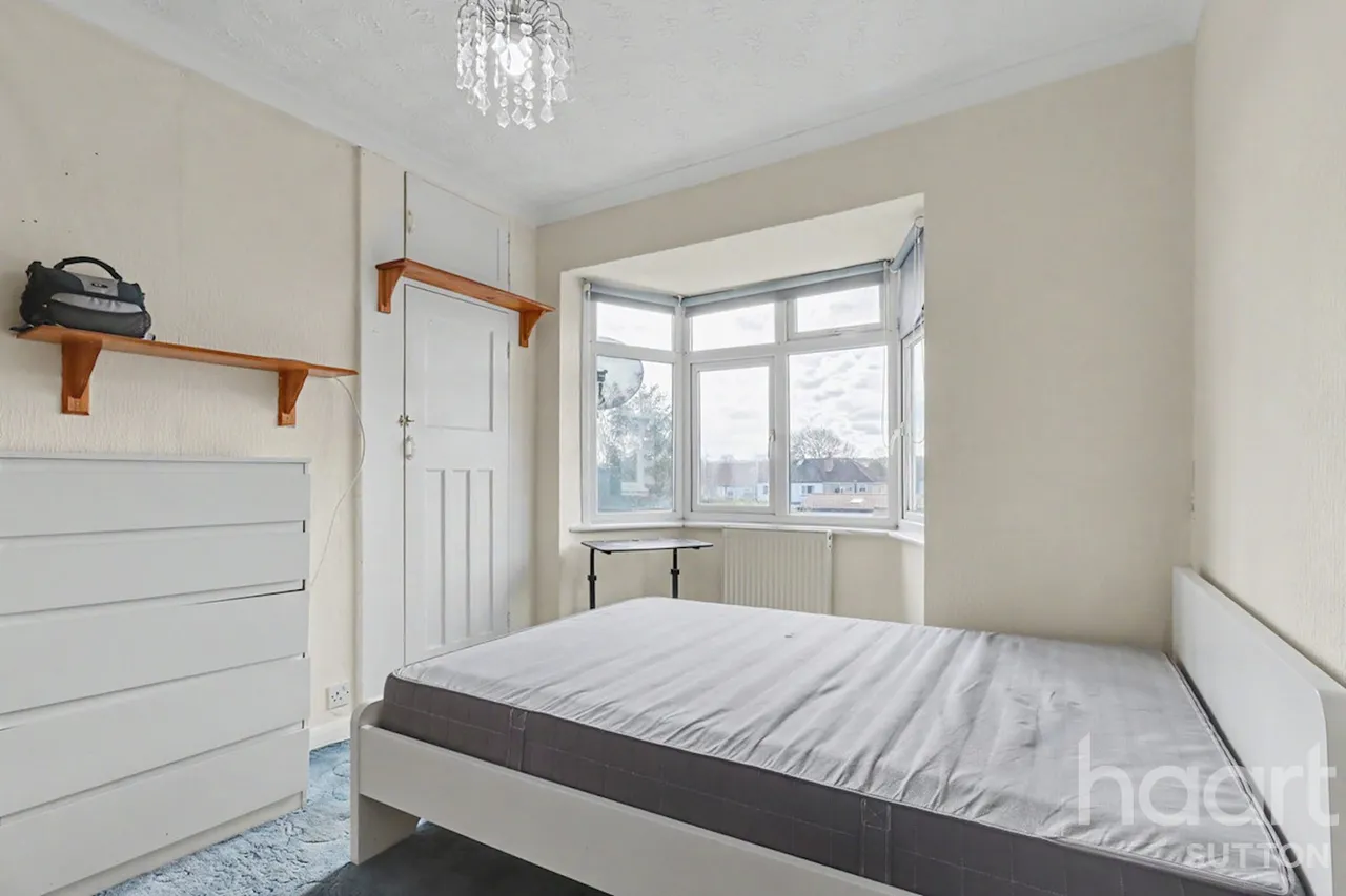 Sutton, SM1, photo 8