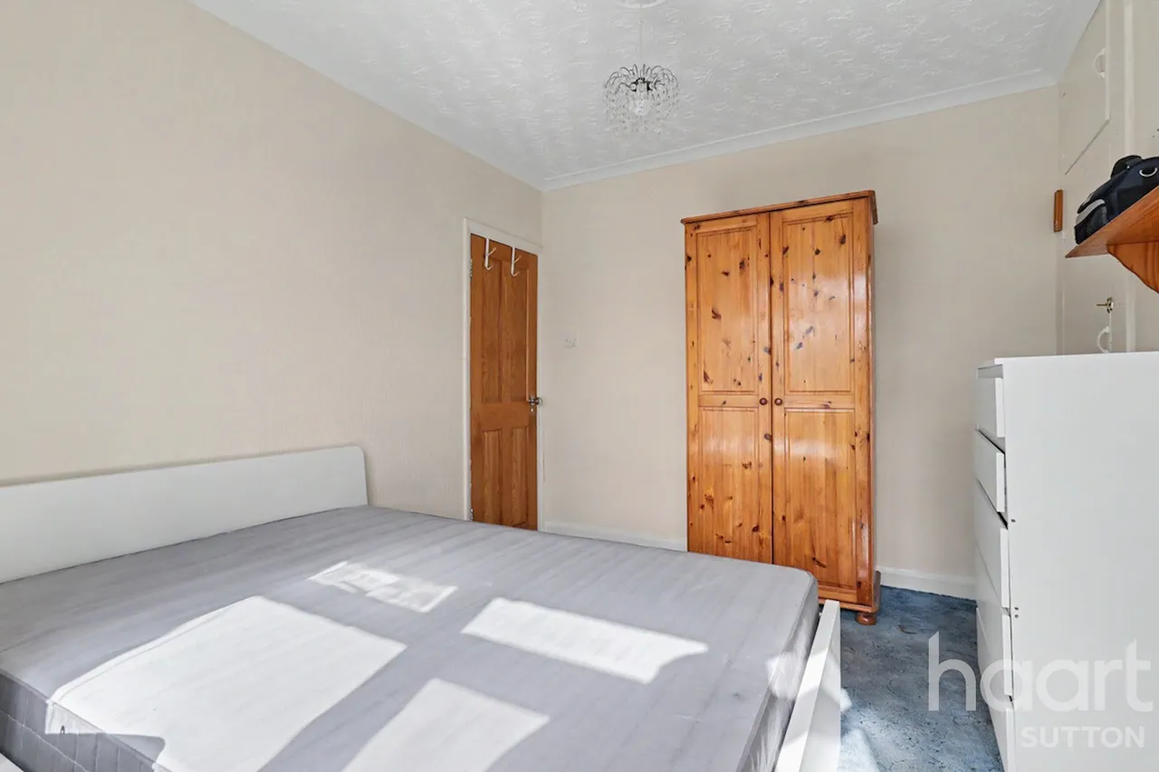 Sutton, SM1, photo 7