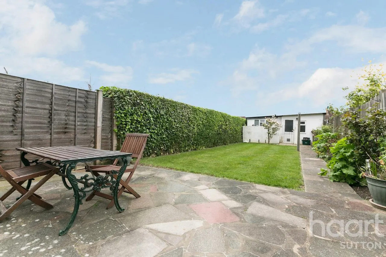 Sutton, SM1, photo 6