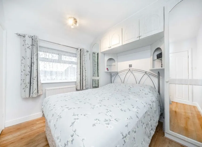 The Vale, Sunbury-on-thames, TW16, photo 7