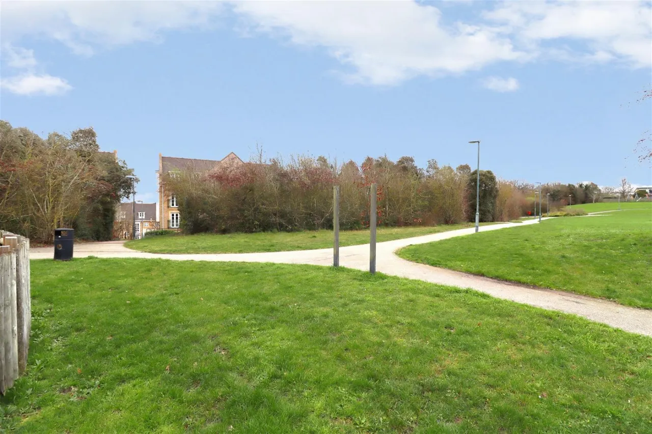 Sandpiper Close, Waterstone Park, photo 2