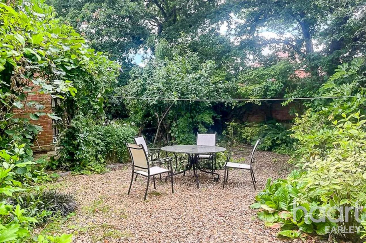 Toutley Road, RG41, photo 32