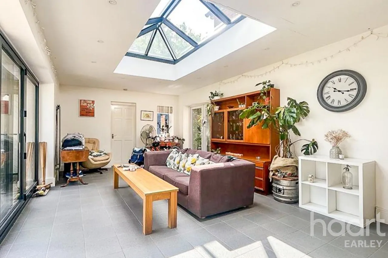 Toutley Road, RG41, photo 9