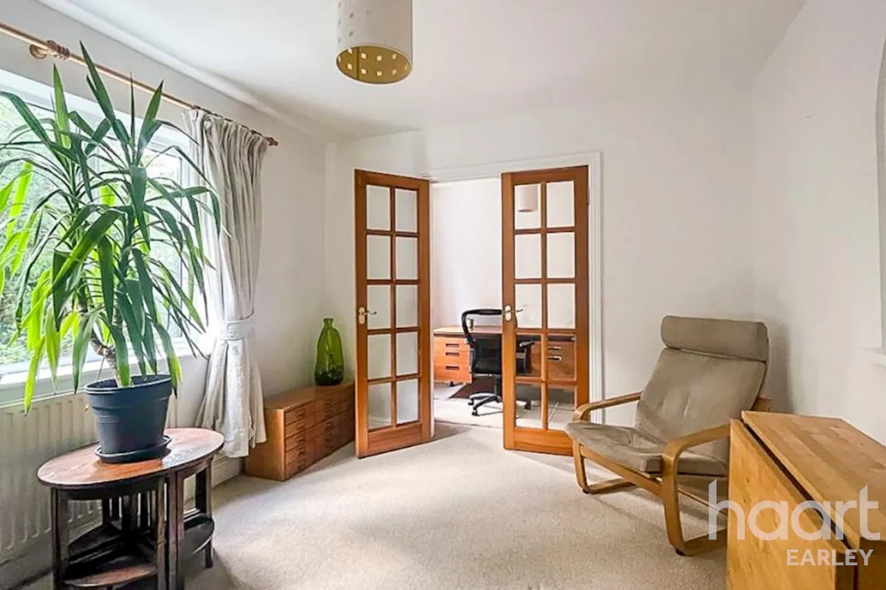 Toutley Road, RG41, photo 12