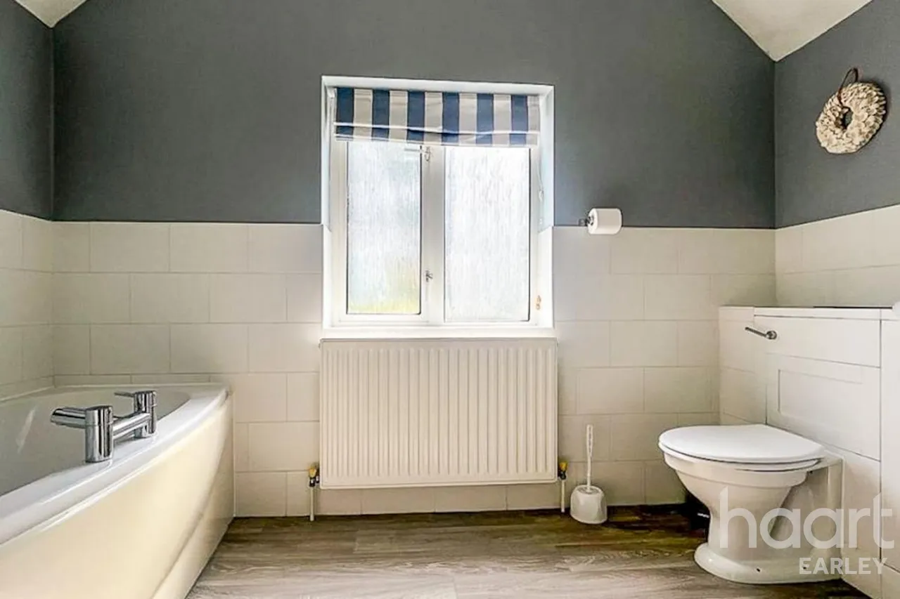 Toutley Road, RG41, photo 29
