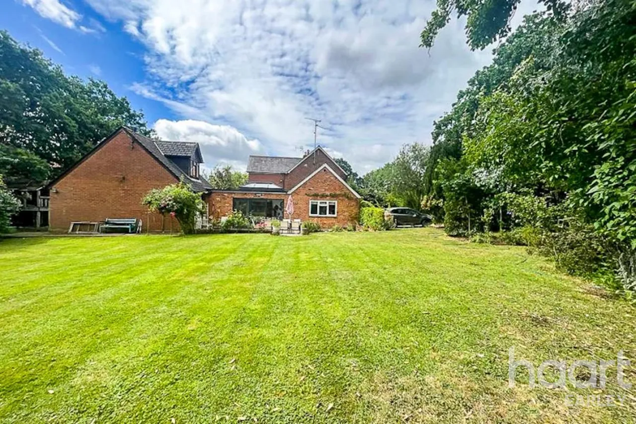 Toutley Road, RG41, photo 31