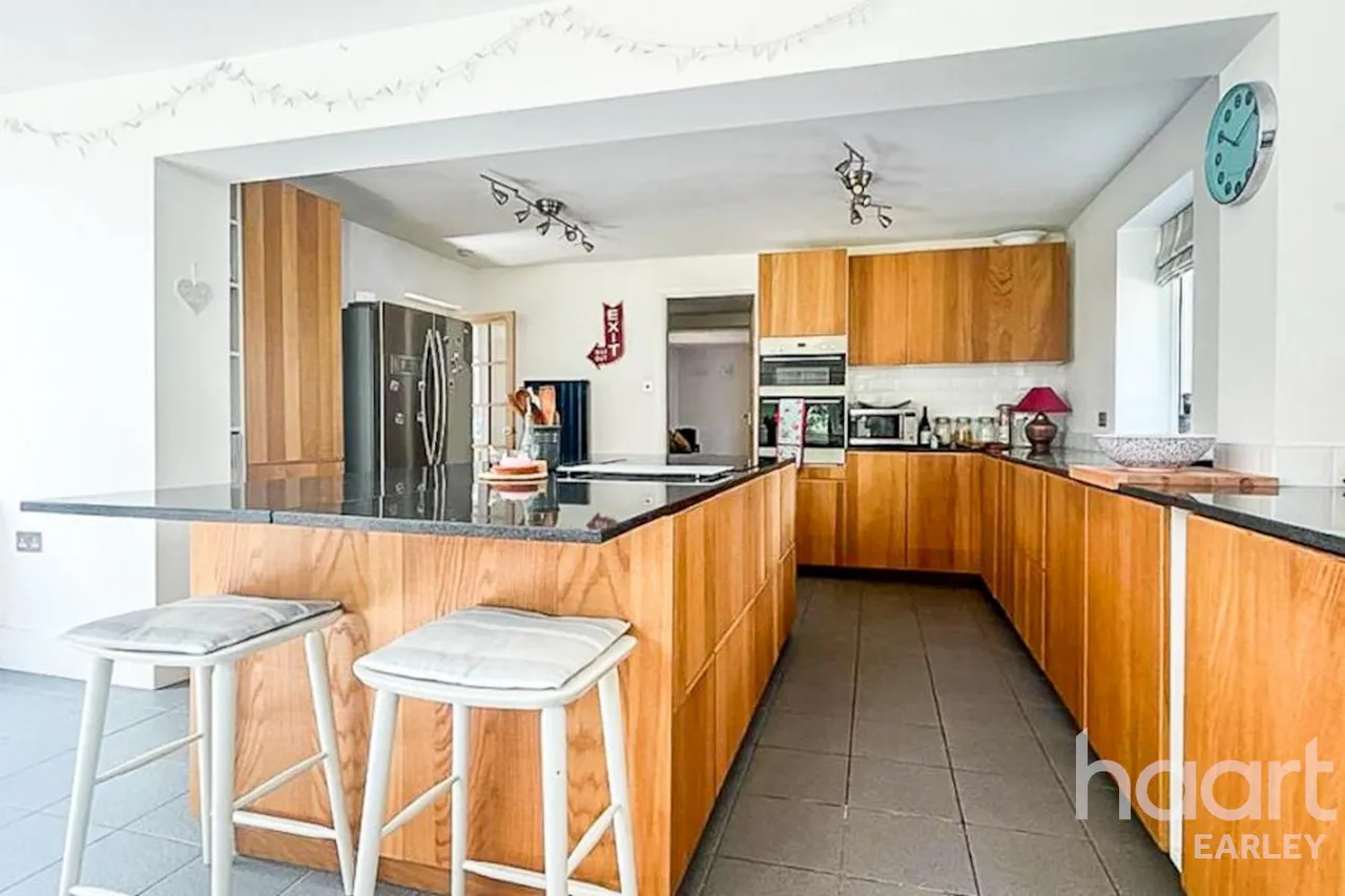 Toutley Road, RG41, photo 7