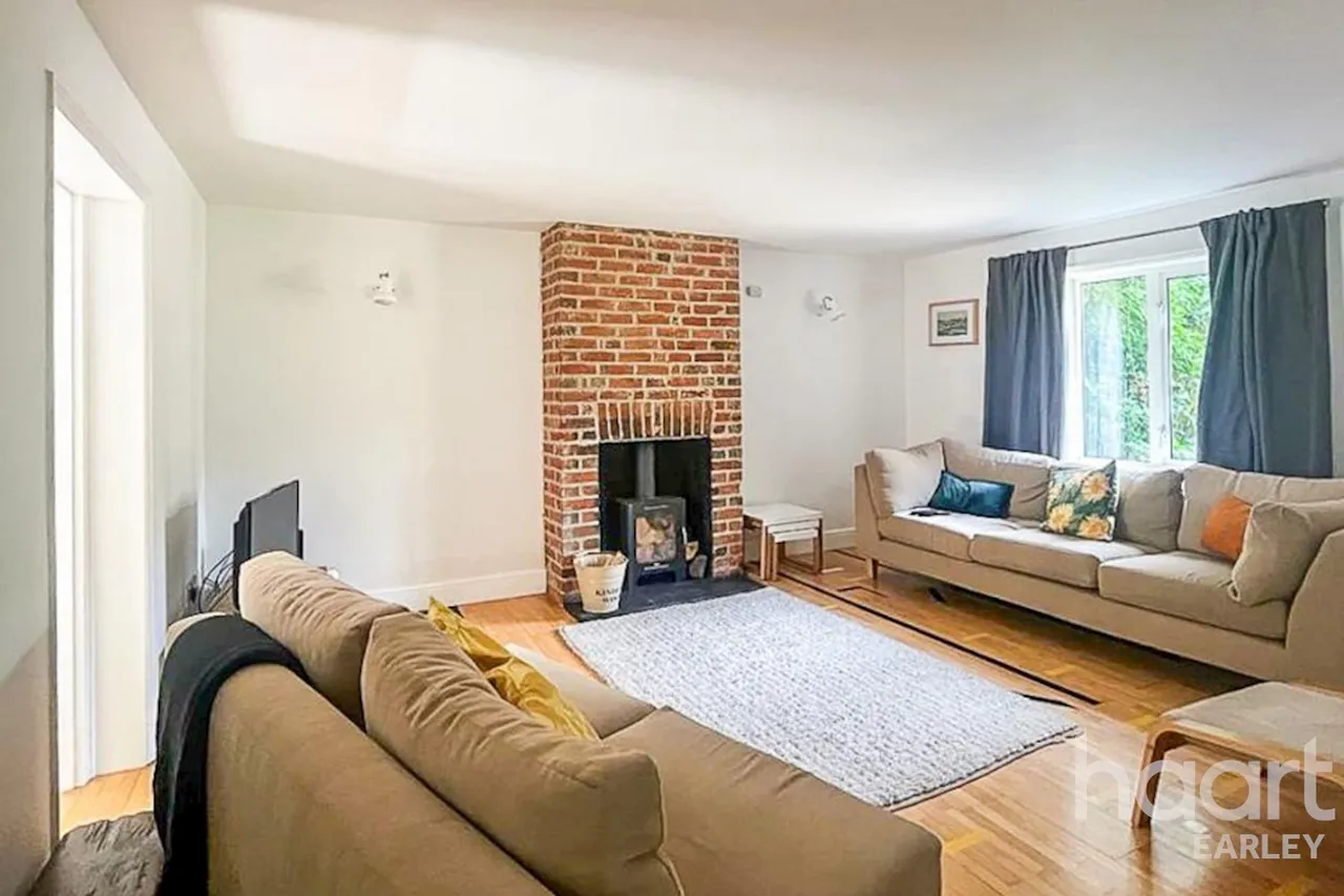 Toutley Road, RG41, photo 4