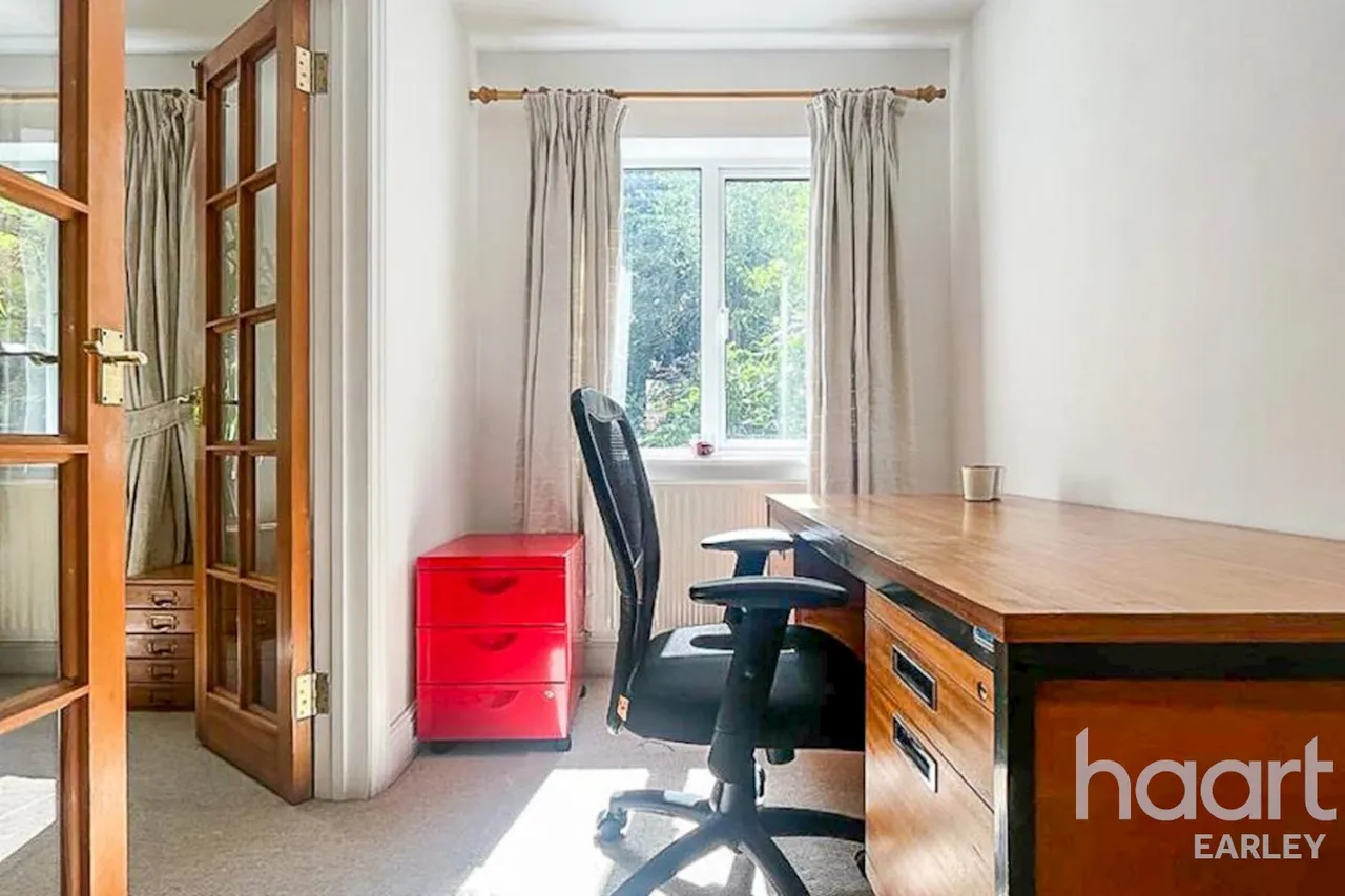 Toutley Road, RG41, photo 13