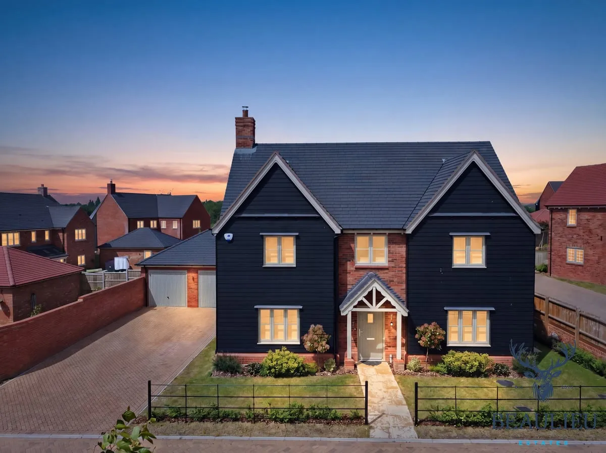 5 bed house for sale — Azalea Mews, Felsted, CM6 3YW