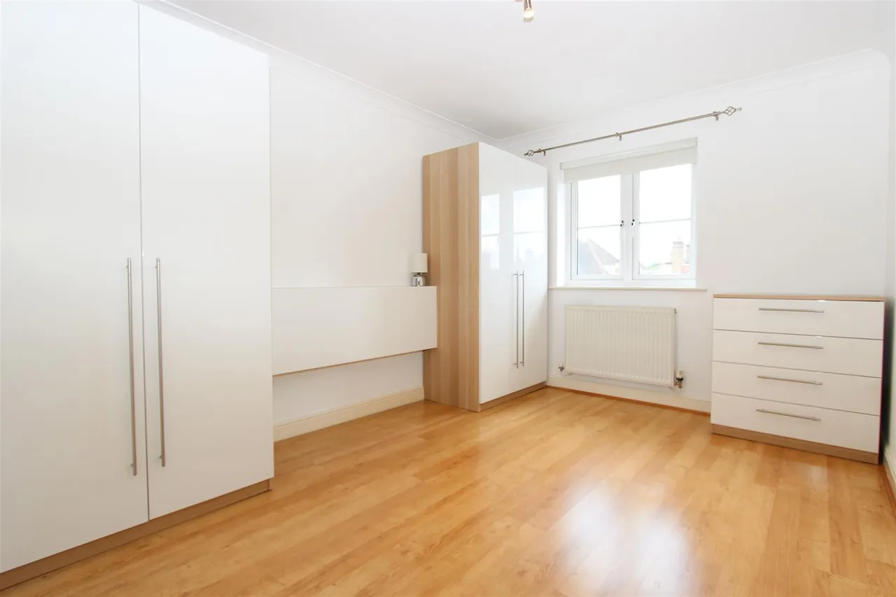 Corwell Lane, Hillingdon, UB8 3DD, photo 4