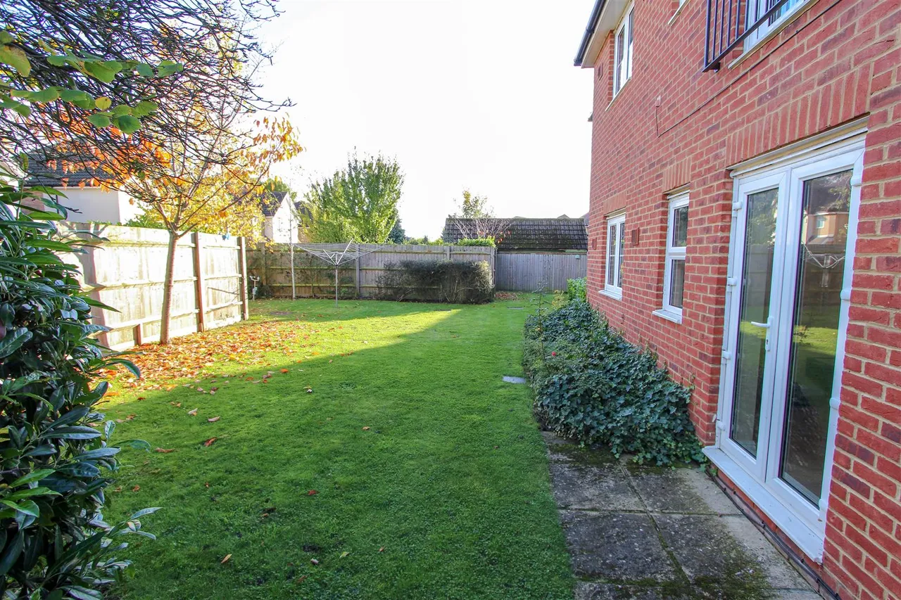 Corwell Lane, Hillingdon, UB8 3DD, photo 6