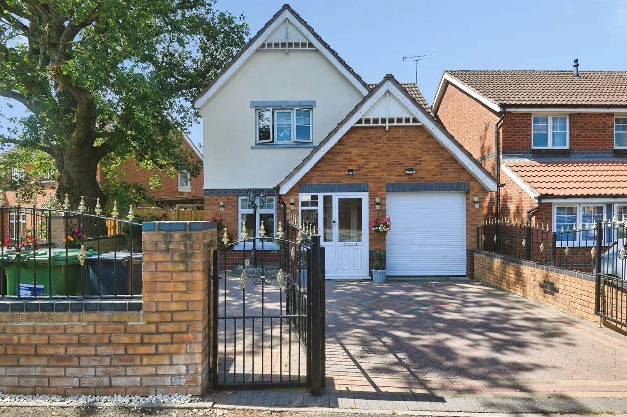 3 bed house for sale, Ludworth Avenue, Marston Green, B37