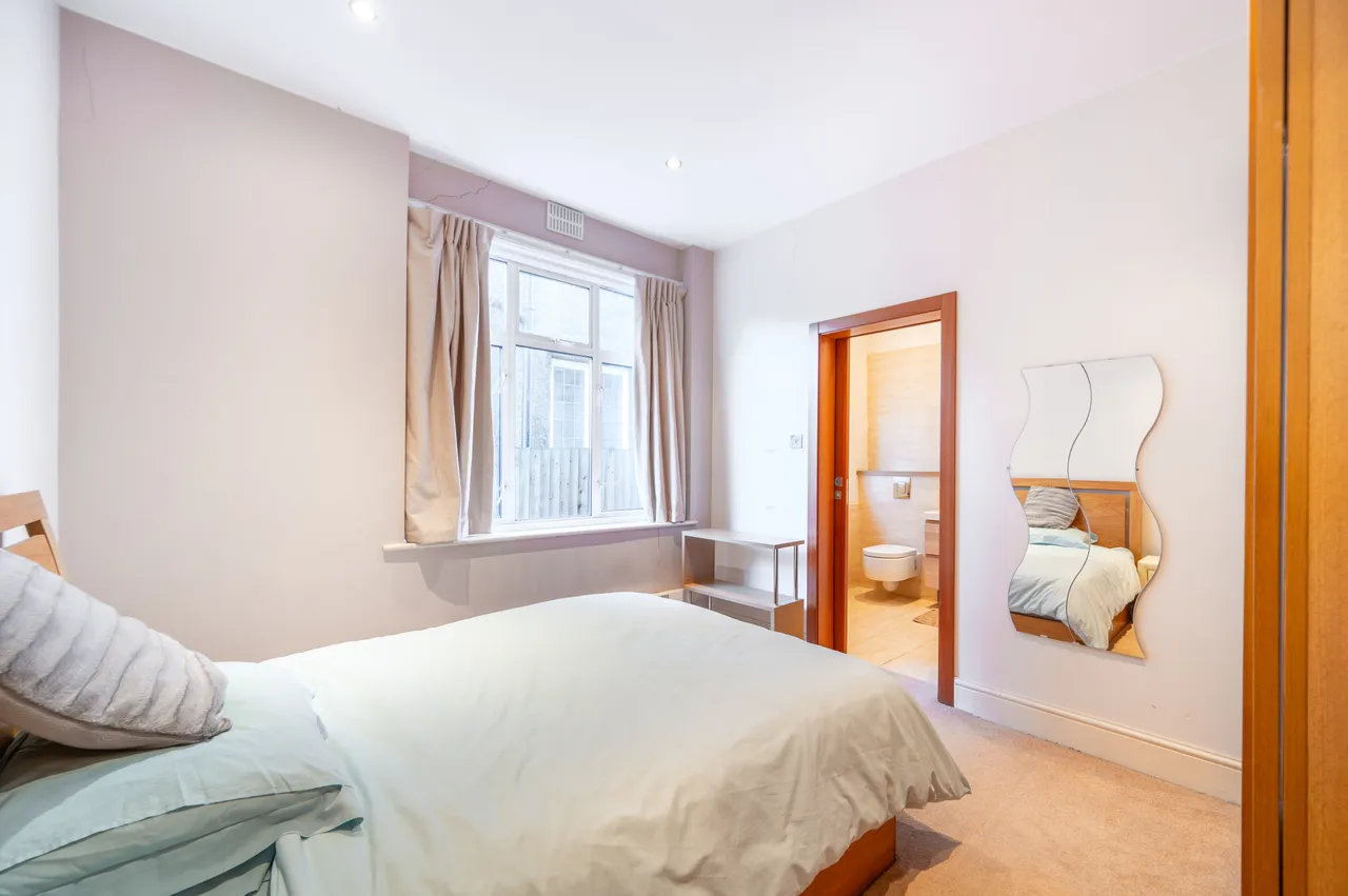 London, NW2, photo 8