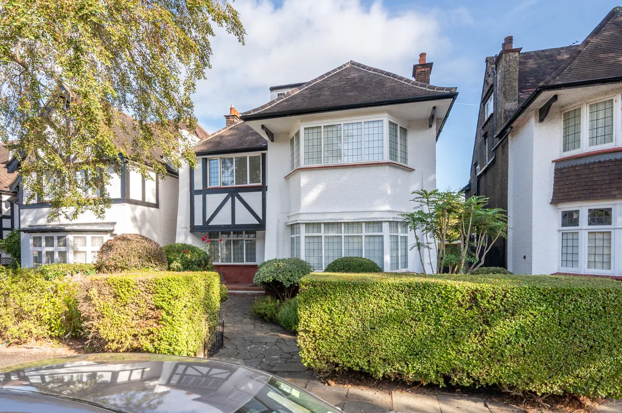 London, NW2, photo 3
