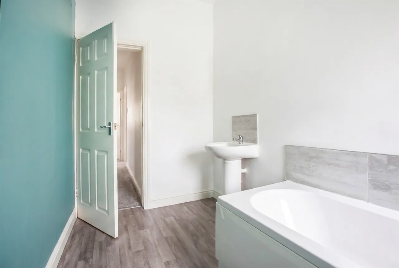 Crossland Street, Swinton, S64, photo 14