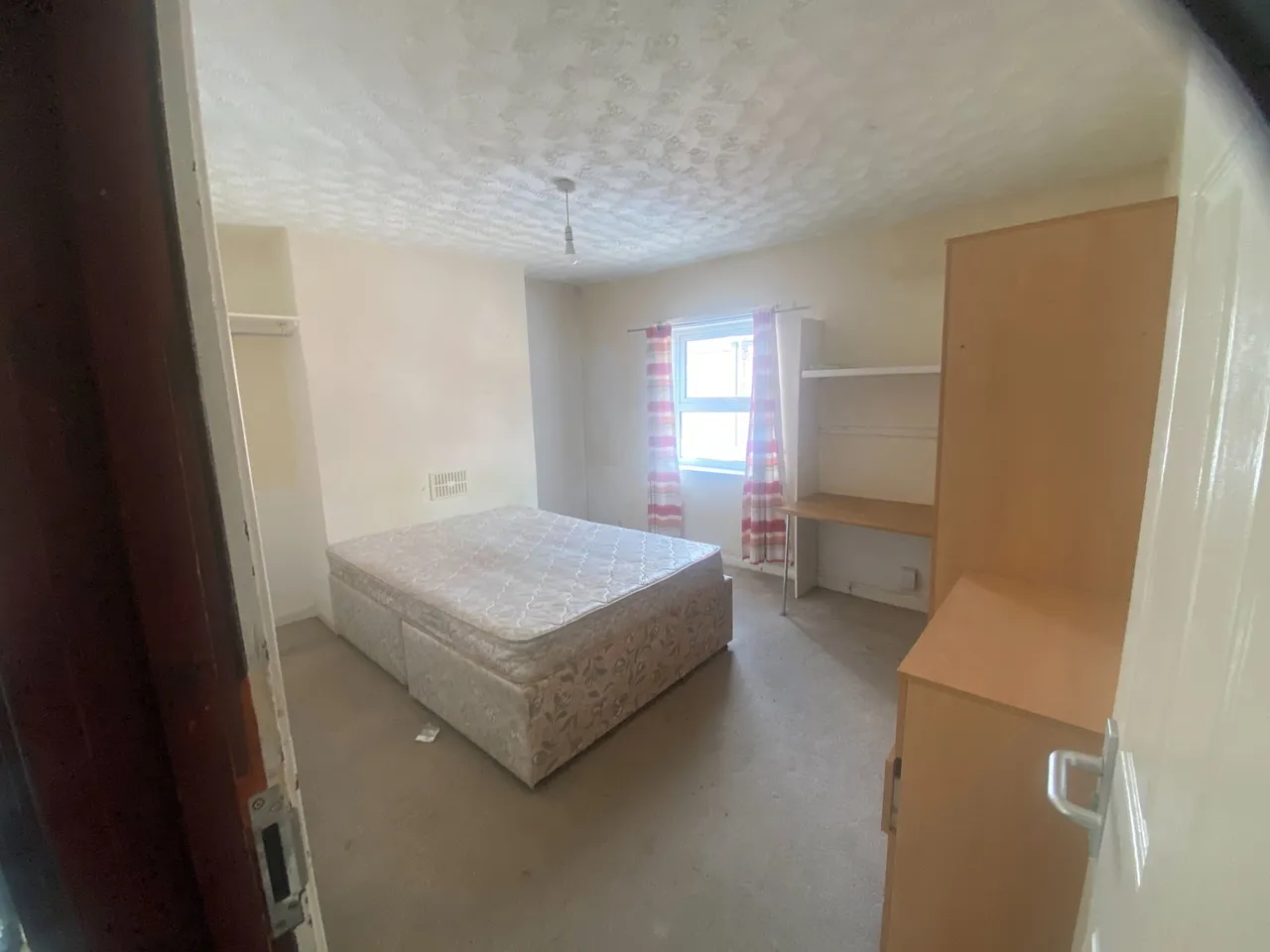 Queen Anne Street, Stoke-on-trent, ST4 2EQ, photo 2
