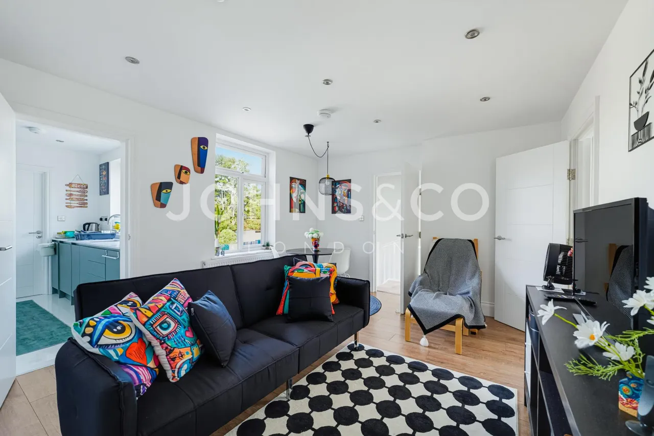 3 bed flat to rent, Hamilton Road, Brentford, TW8