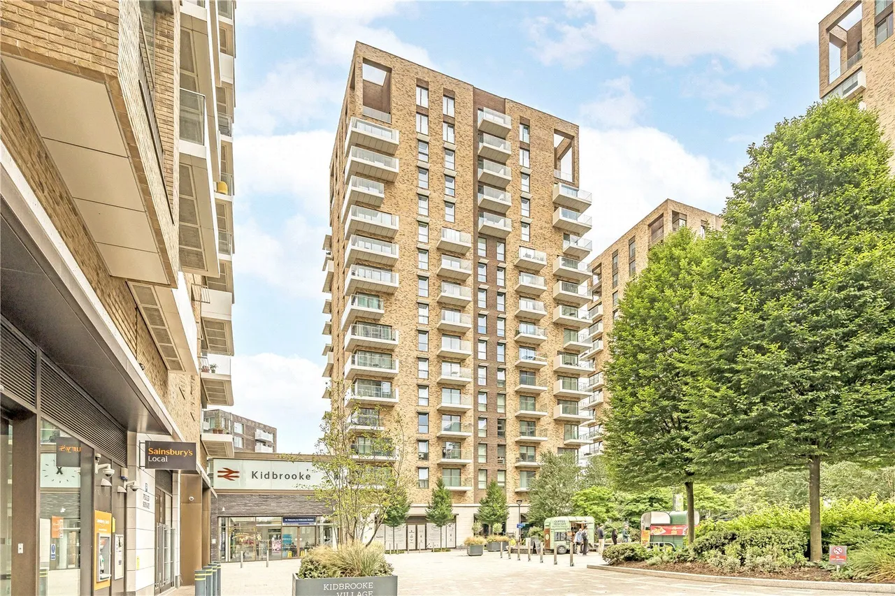 2 bed flat for sale, Plowden Road, Kidbrooke, SE3