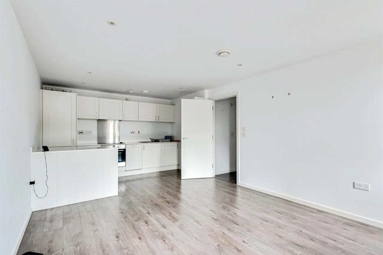 Angus Court, Thame, photo 4