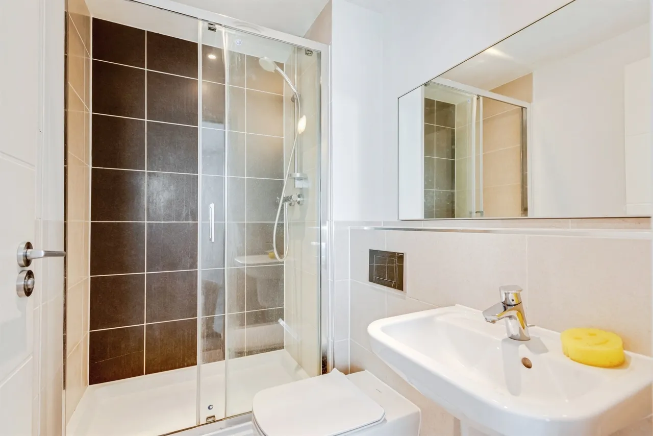 Angus Court, Thame, photo 11