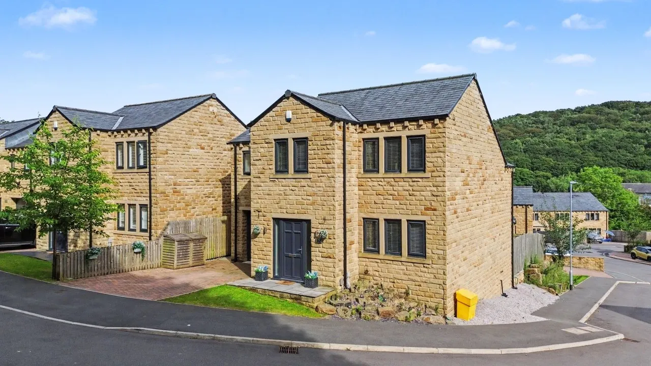 4 bed house for sale, Woodland Walk, Meltham, HD9