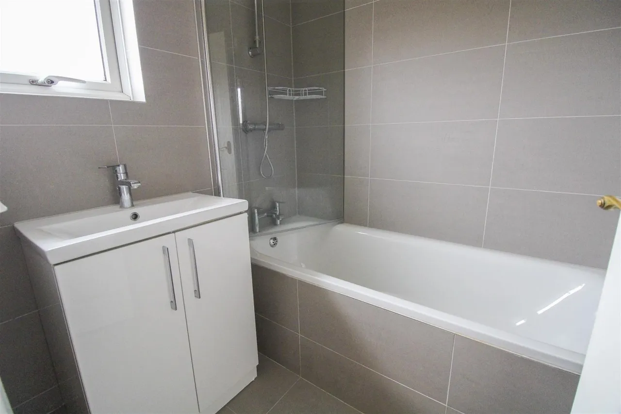 Church Leys, Harlow, CM18, photo 4