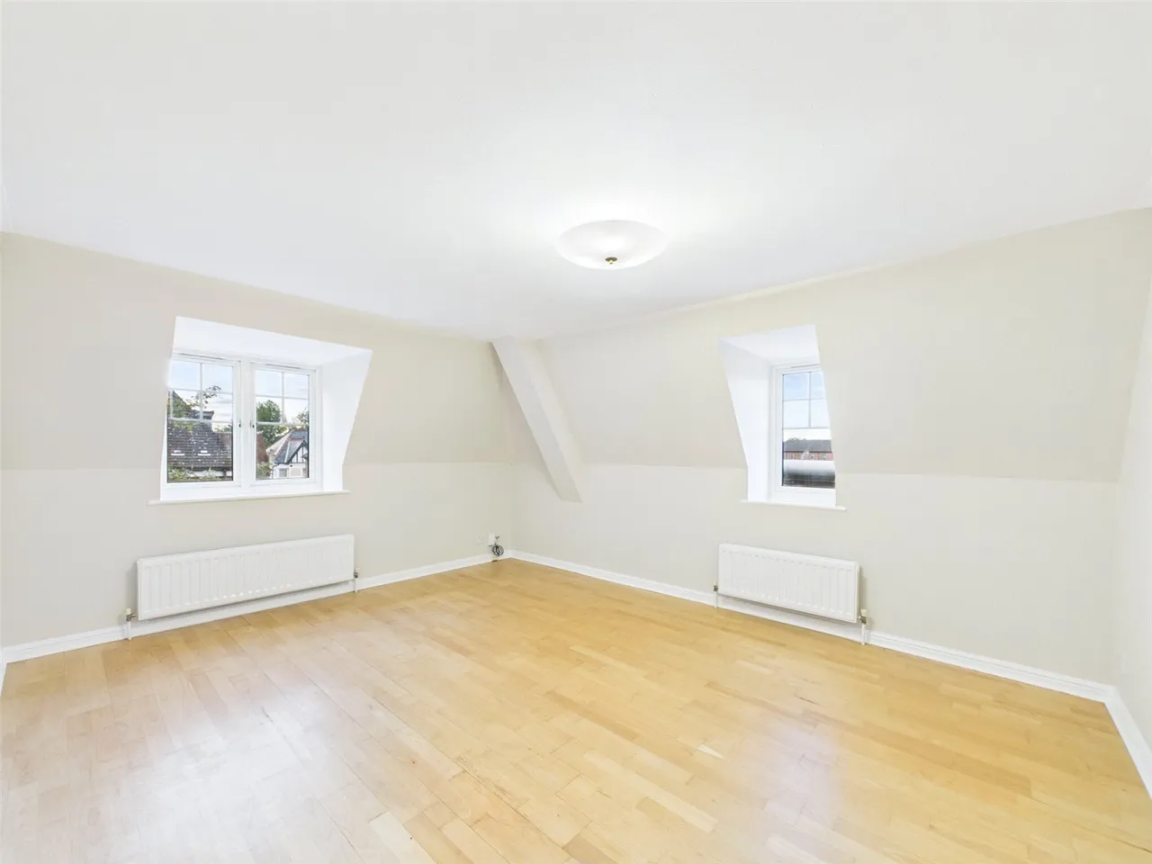 2 bed flat to rent, Old Bridge Street, Hampton Wick, KT1