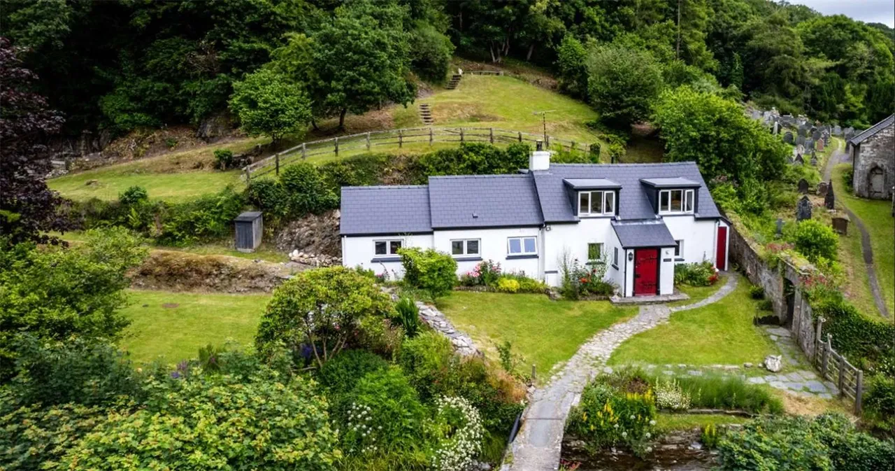 Nevern, Newport, Pembrokeshire, SA42 0NF, photo 2