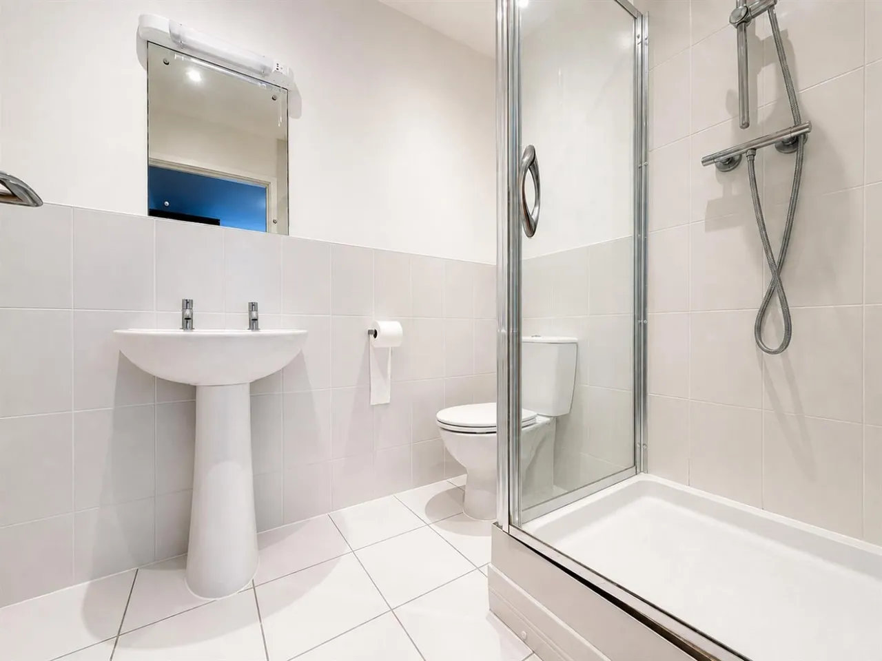 bed Apartment For SaleGateway Court, Southall, UB2, photo 10