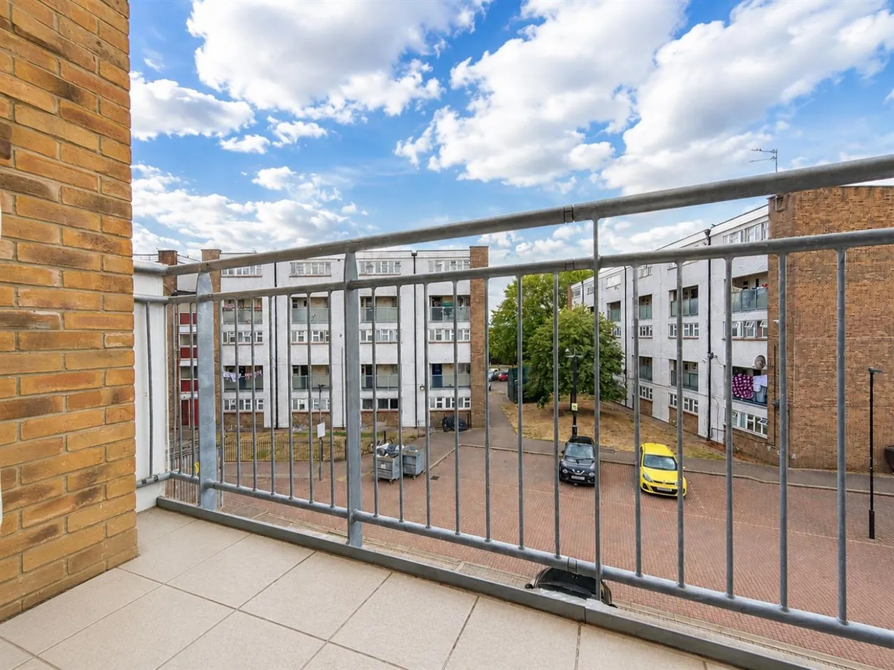 bed Apartment For SaleGateway Court, Southall, UB2, photo 6