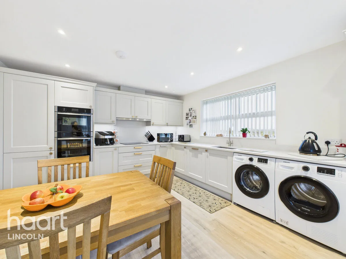 The Hawthorns, Cranwell, NG34, photo 4