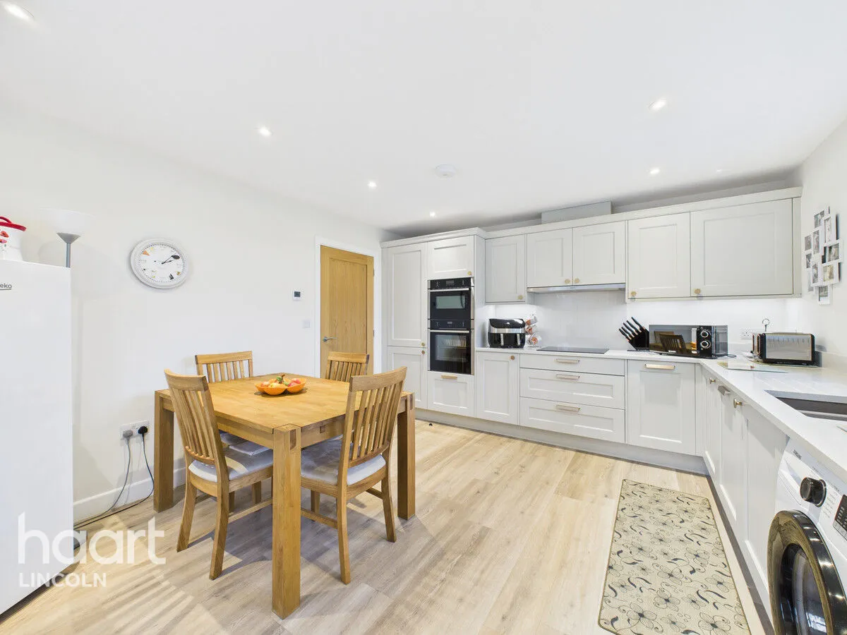 The Hawthorns, Cranwell, NG34, photo 3