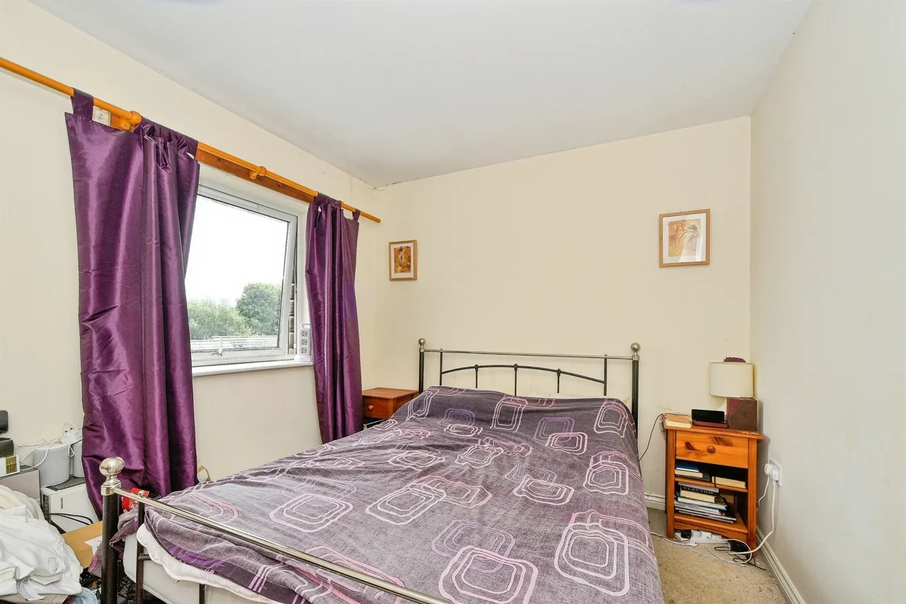 Yersin Court, Swindon, photo 5