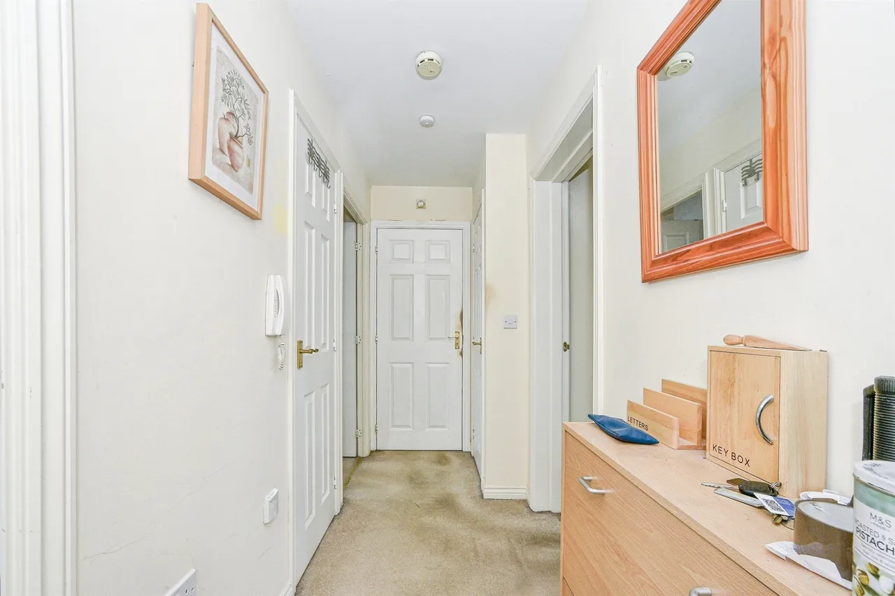Yersin Court, Swindon, photo 7