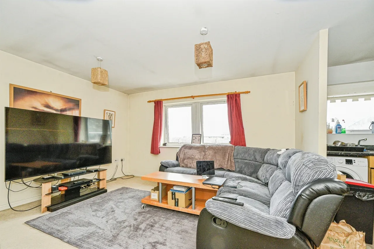 Yersin Court, Swindon, photo 4